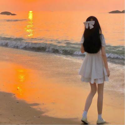 夕阳海边女神背影头像 高清唯美好看的大海边夕阳背影头像女生图片