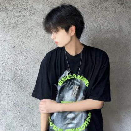 头像高级小众侧脸男生真人高清图片