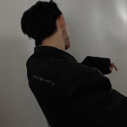 头像高级小众侧脸男生真人高清图片