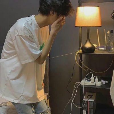 帅气男生头像挡脸,高清好看的男生头像真人帅气挡脸图片