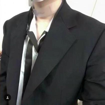 成熟稳重不露脸的西装头像男生图片