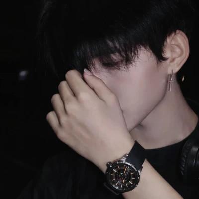 精选男生头像，风格多样，总有一款适合你！