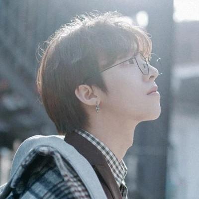 2024年流行男生头像风格
