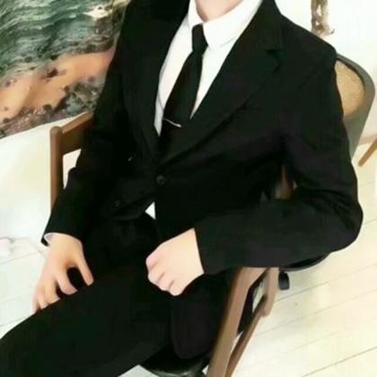 成熟稳重不露脸的西装头像男生图片