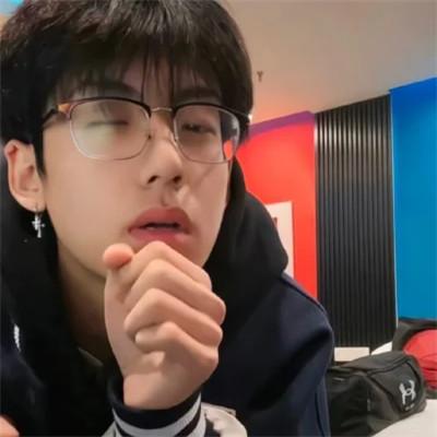 精选男生头像，风格多样，总有一款适合你！