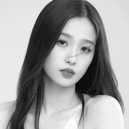 2024年最火的高清头像女黑白图片