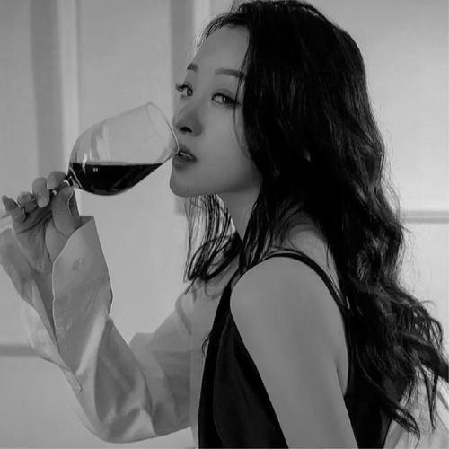 2024年最火的高清头像女黑白图片