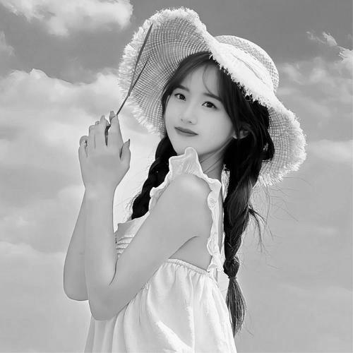 2024年最火的高清头像女黑白图片