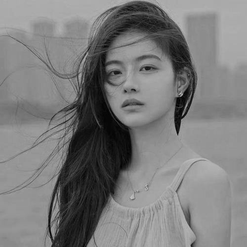 2024年最火的高清头像女黑白图片