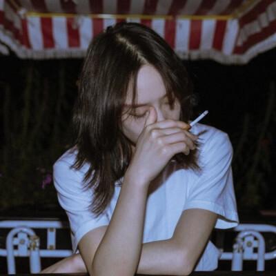 不良少女抽烟头像图片