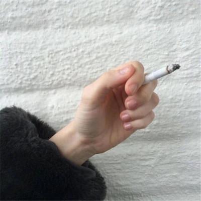 不良少女抽烟头像图片