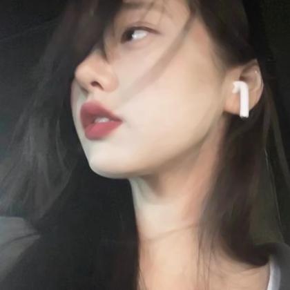 女生单人头像简约干净 高清好看的漂亮女生单人头像温柔干净图片
