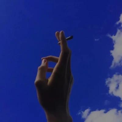 不良少女抽烟头像图片
