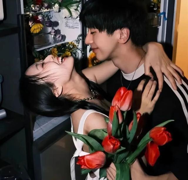 爱情经不起等待的表情包图片